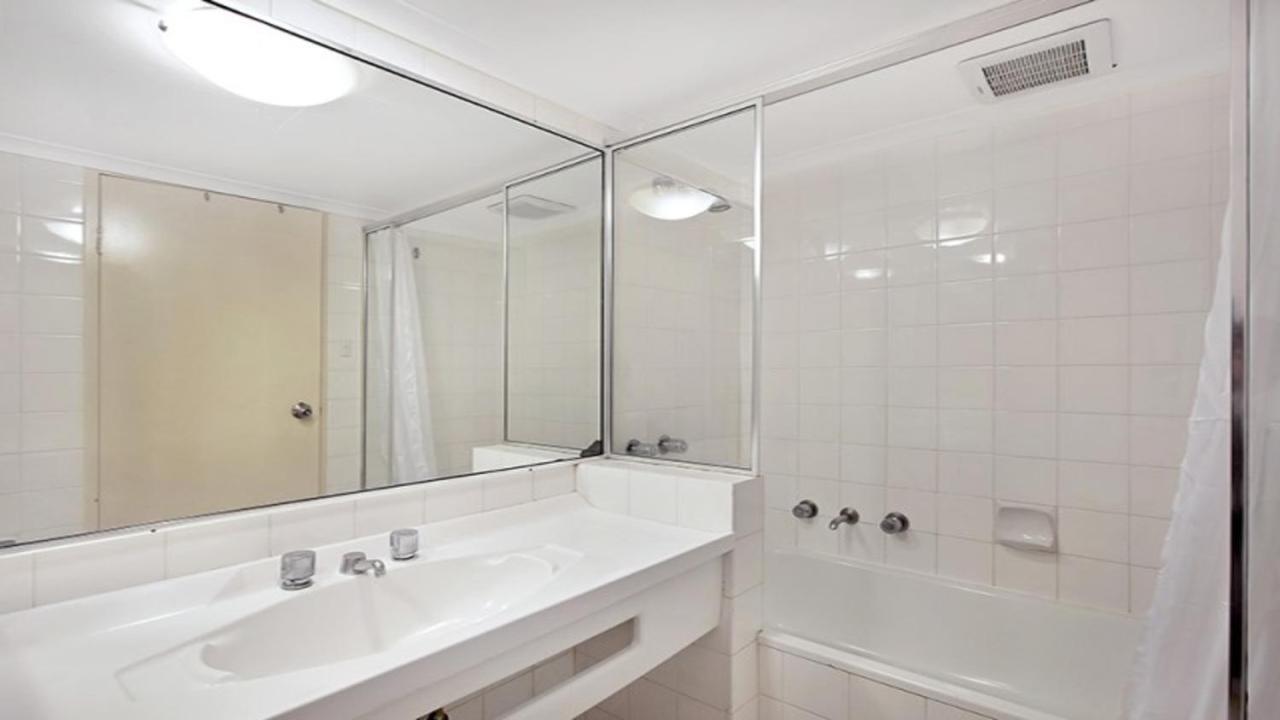 Studio With Balcony At College St Sydney Ngoại thất bức ảnh